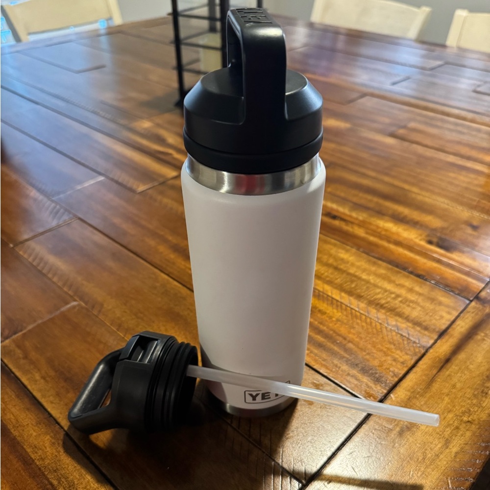 Yeti White Cug Cap with Straw 26 oz
